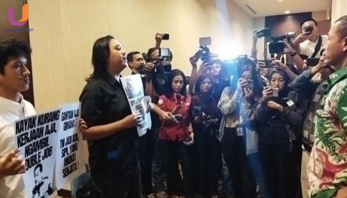 Koalisi Reformasi Sektor Keamanan Geruduk Rapat Panja RUU TNI, Tolak Pembahasan Tertutup