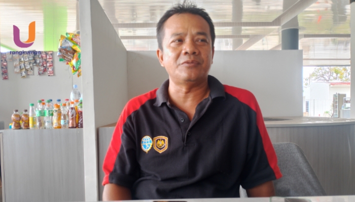 POTRET. Pengawas Satuan Pelayanan Terminal, Handoko Imam Hanafi, saat diwawancarai oleh awak media. (Dok. Ury/Rangkuman.net)