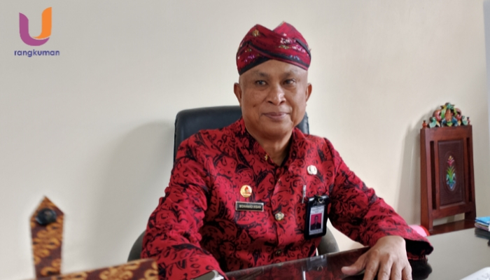 POTRET. Kadisbudporapar Sumenep, Moh. Iksan, saat diwawancarai oleh awak media. (Dok. Ury/Rangkuman.net)