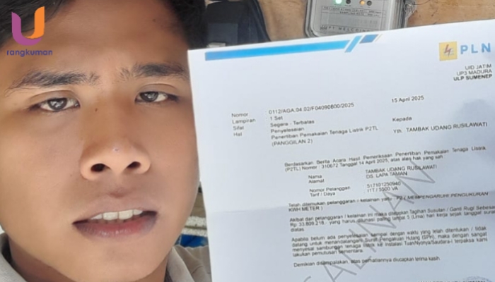 POTRET. Jailani, Pengusaha Tambak Udang, saat memamerkan surat teguran dari PLN Sumenep. (Dok. Ury/Rangkuman.net)