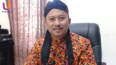 POTRET. Kepala BAPPEDA Sumenep, Arif Firmanto, saat diwawancarai oleh awak media dikantornya, (Dok. Istimewa/Rangkuman.net) 