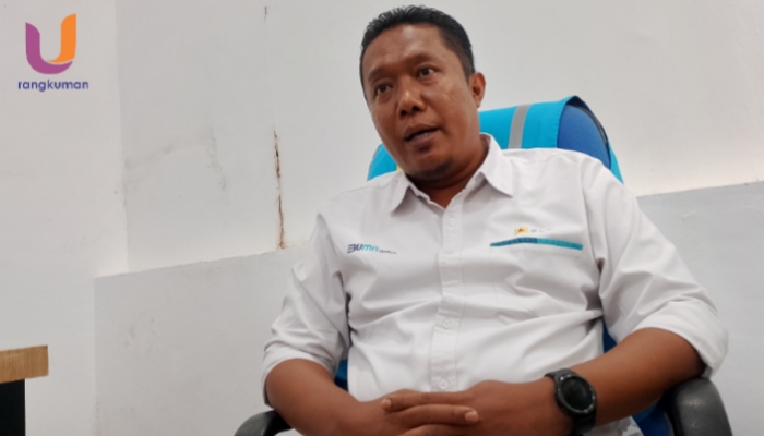 POTRET. Kepala ULP PLN Sumenep, Pangky Yonkynata Ardiyansyah, Saat diwawancarai diruang kerjanya, (Dok. Ury/Rangkuman.net)