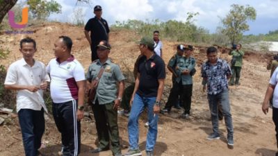POTRET. Kepala Desa Kebunagung, Bustanul Affa dan Perhutani, serta instansi terkait, saat survei kelapangan beberapa waktu lalu, (Dok.Istimewa/Rangkuman.net) 