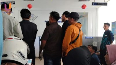 POTRET. Antrian warga saat mengurus administrasi di pelayanan SIM Polres Sumenep, (Dok. Ury/Rangkuman.net) 