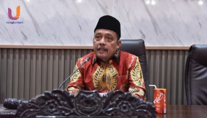 POTRET. Ketua DPRD Sumenep, H. Zainal Arifin saat memimpin rapat di Gedung DPRD Setempat, (Dok.Ury/Rangkuman.net) 