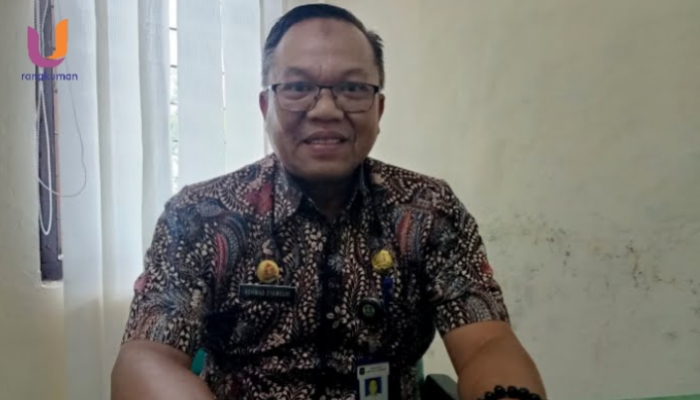 POTRET. Kepala Bidang Pencegahan dan Pengendalian Penyakit, Achmad Syamsuri, saat diwawancarai awak media di ruang kerjanya, (Dok. Istimewa/Rangkuman.net)