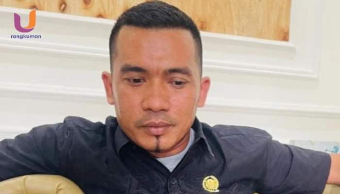 POTRET. Anggota DPRD Kabupaten Sumenep, Wahyudi, Saat diwawancarai oleh media (Dok. Istimewa/Rangkuman.net)
