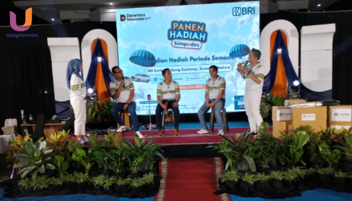 POTRET. Kepala BRI Cabang Sumenep, Diky Agietama, saat di interview oleh pembawa acara, (Dok. Ury/Rangkuman.net)