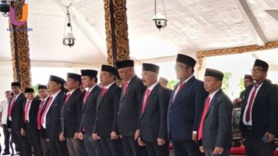 POTRET. Ketua dan Anggota PKDI Sumenep saat prosesi pelantikan di Pendopo Agung setempat (Dok. Istimewa/Rangkuman.net) 