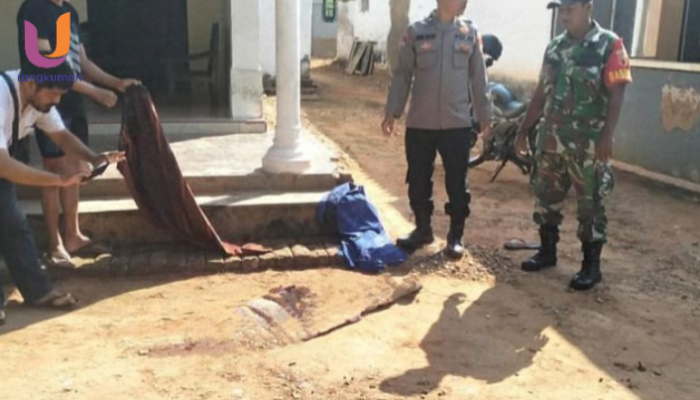 POTRET. TNI dan Polisi saat melakukan olah TKP kasus pembunuhan di Desa Daramista, Kecamatan Lenteng (Dok. Istimewa/Rangkuman.net)