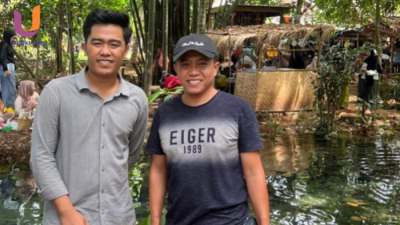 POTRET. Owner Pasar Kebun, Moh Fajar Siddik (kiri) bersama Ketua DPC ISSITA Kabupaten Sumenep, Dr. Naghfir, S.H.I., S.H., M.H. (kanan), saat mengunjungi Pasar Kebun, (Dok. Istimewa/Rangkuman.net) 