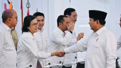 POTRET. Menteri Keuangan Sri Mulyani saat hadir dalam rapat kabinet bersama Presiden Prabowo di Istana Negara, (Dok. Istimewa/Rangkuman.net) 