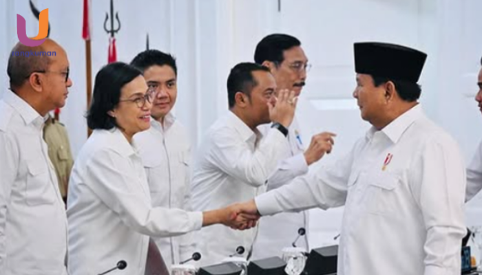 POTRET. Menteri Keuangan Sri Mulyani saat hadir dalam rapat kabinet bersama Presiden Prabowo di Istana Negara, (Dok. Istimewa/Rangkuman.net)