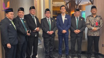 POTRET. Para pimpinan Baznas Provinsi Jawa Timur berfoto bersama dengan perwakilan Pemkab Sumenep usai membahas penyaluran bantuan untuk korban gempa di Pulau Sapudi. (Dok. Istimewa/Rangkuman.net) 