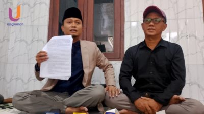 POTRET. Fajar Satria dan Kuasa Hukumnya, Kamarullah saat melakukan konferensi pers, di kantor LBH Ahmad Madani Putra dan rekan-rekan (Rangkuman.net) 