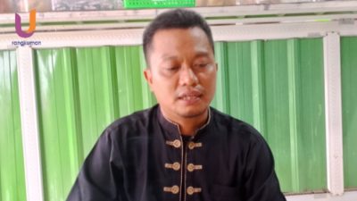 POTRET. Kuasa Hukum Bang Alief, Kamarullah saat melakukan konferensi pers, di kantor LBH Ahmad Madani Putra dan rekan-rekan (Rangkuman.net) 
