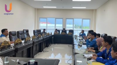 POTRET. Suasana audiensi PMII UPI Sumenep bersama Komisi II DPRD Kabupaten Sumenep membahas kinerja Pusat Informasi KKKS, Senin 15/12/2025. (Rangkuman.net) 